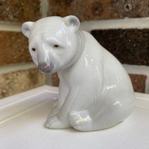 Vintage Lladro Seated White Polar Bear figurine #1209